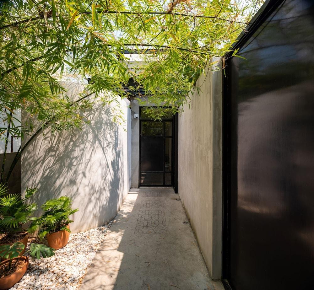 Cherlock Hotel Chiang Mai Dış mekan fotoğraf